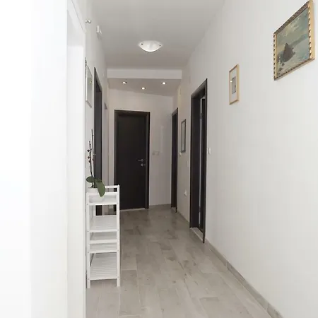 Tia Apartment *