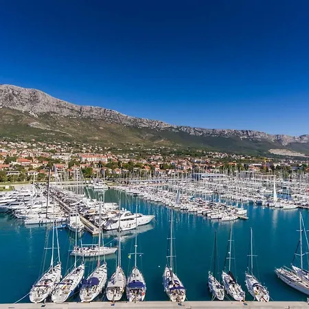 Tia Kastela
